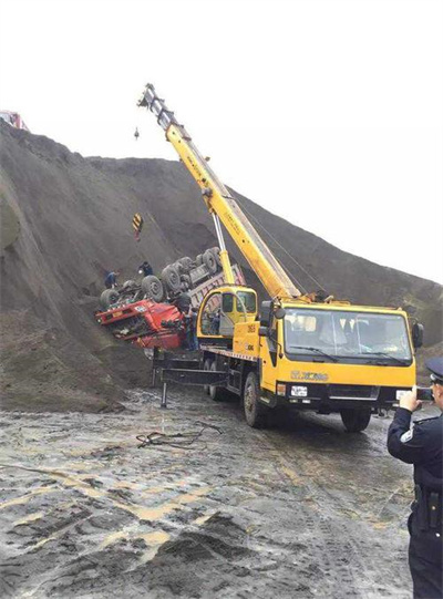 温泉上犹道路救援